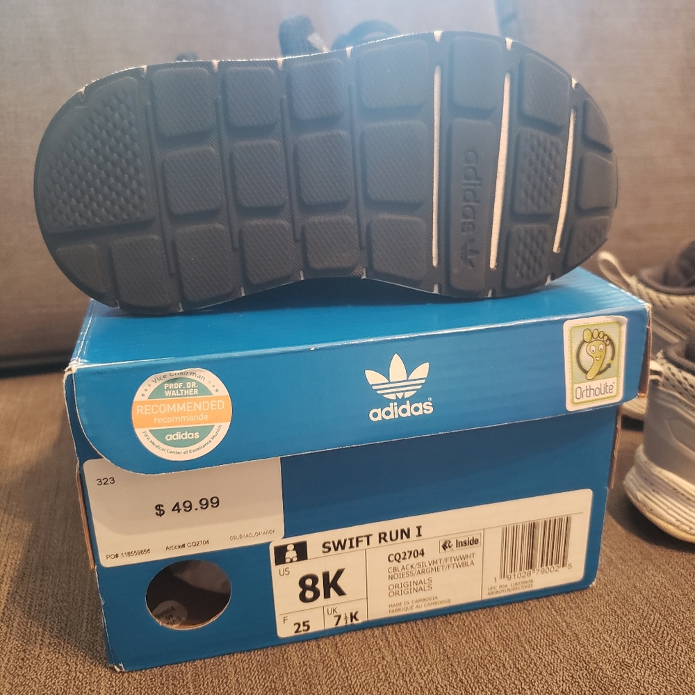 Boys gym shoes Size 7 and 8 - Picture 3 of 5